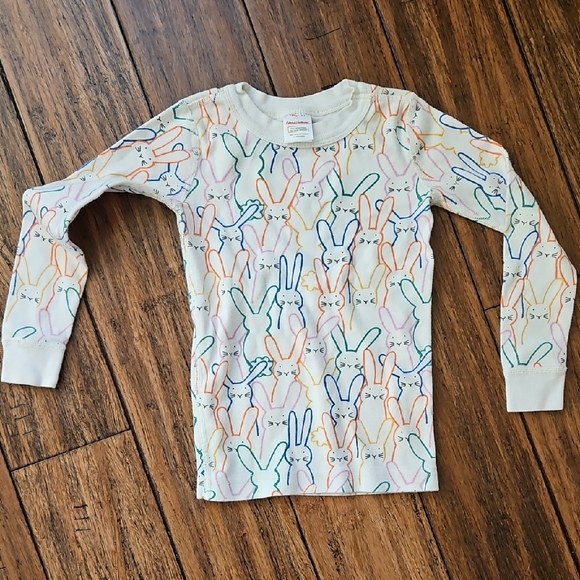 Hanna Andersson Other - Hanna Andersson Cream Long-Sleeve Tee with Rainbow Bunny Print Size 5